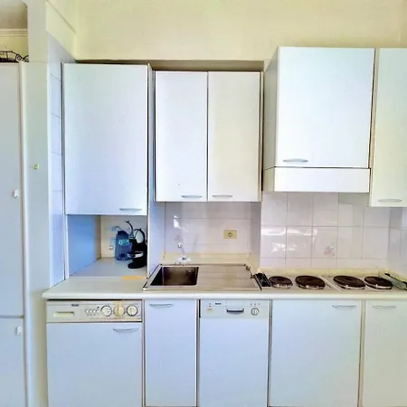Seafront One Bedroom In דירה *