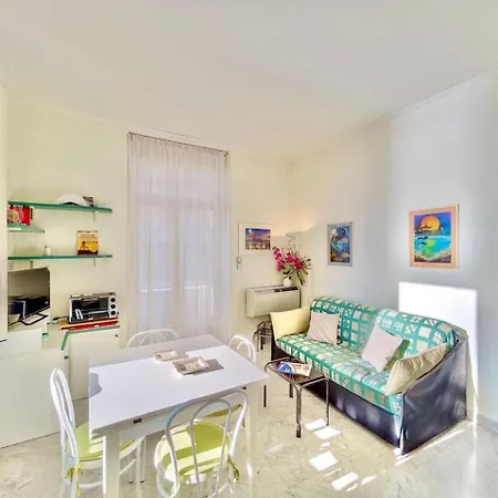 דירה Seafront One Bedroom In *